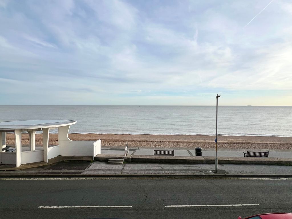 2 bed flat for salePrince William Court, The Marina, Deal CT14