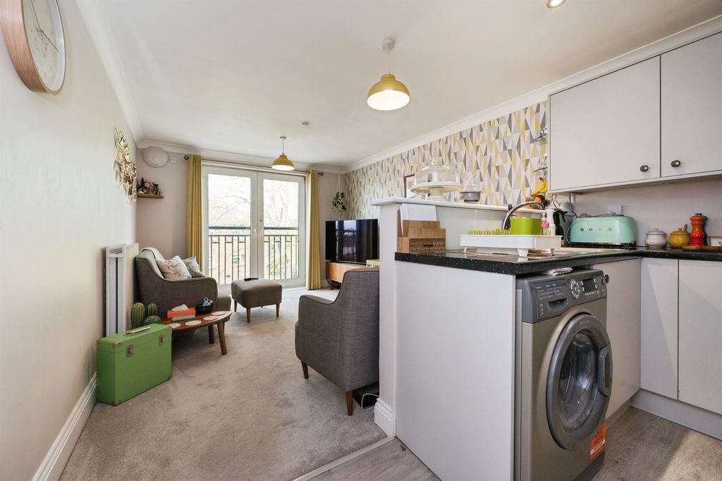 Additional image 17 of 2 bed flat for saleTwyford Road, Eastleigh SO50