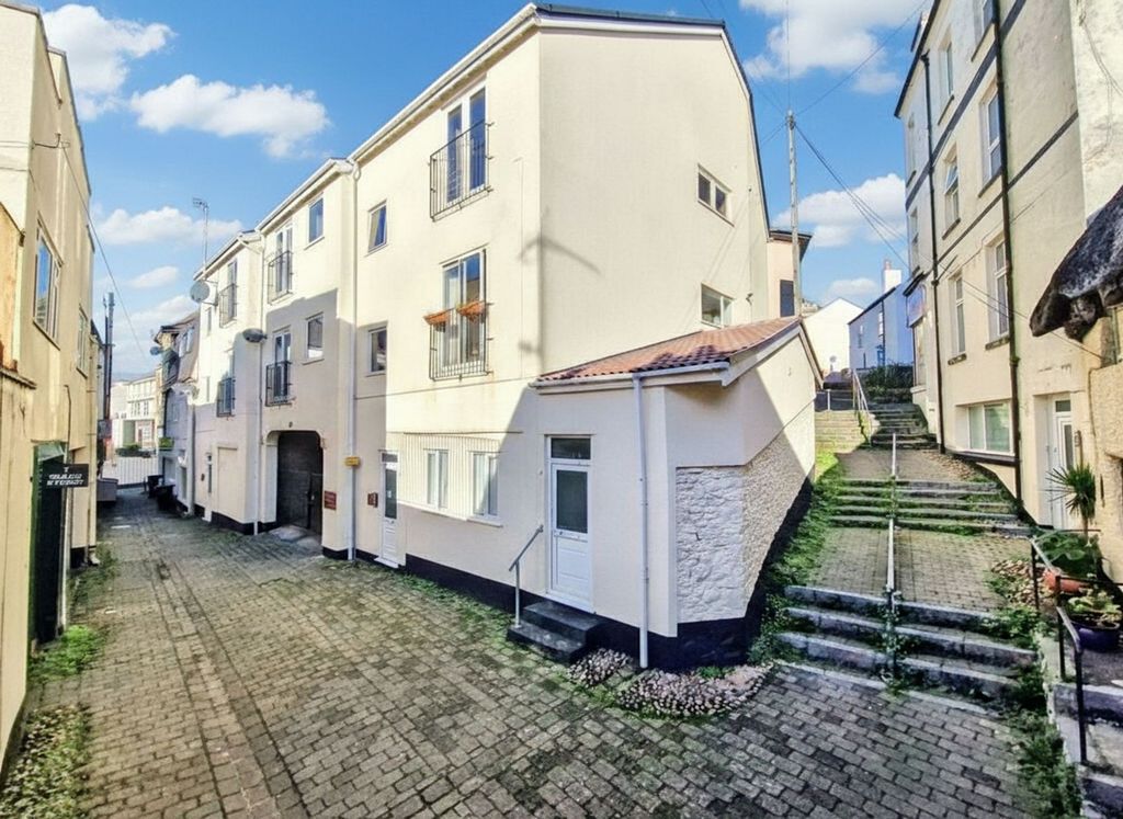 2 bed flat for saleBeach Street, Dawlish EX7