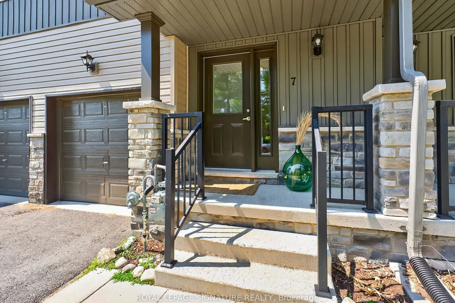 393 Manitoba Street 8 photo 4