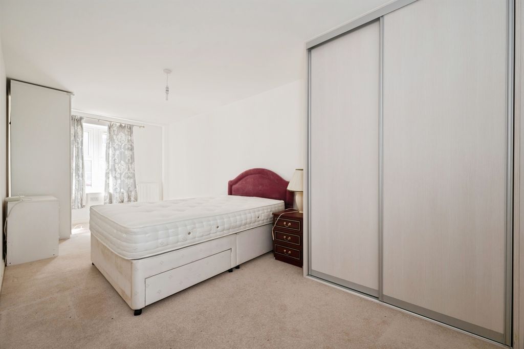 Additional image 7 of 2 bed flat for saleBakers Crescent, Eastleigh SO50