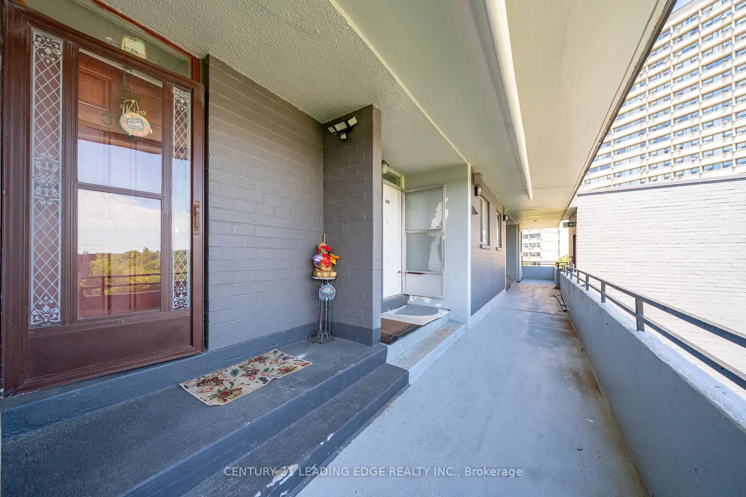 Additional image 8 of 55 Sunny Glenway 307