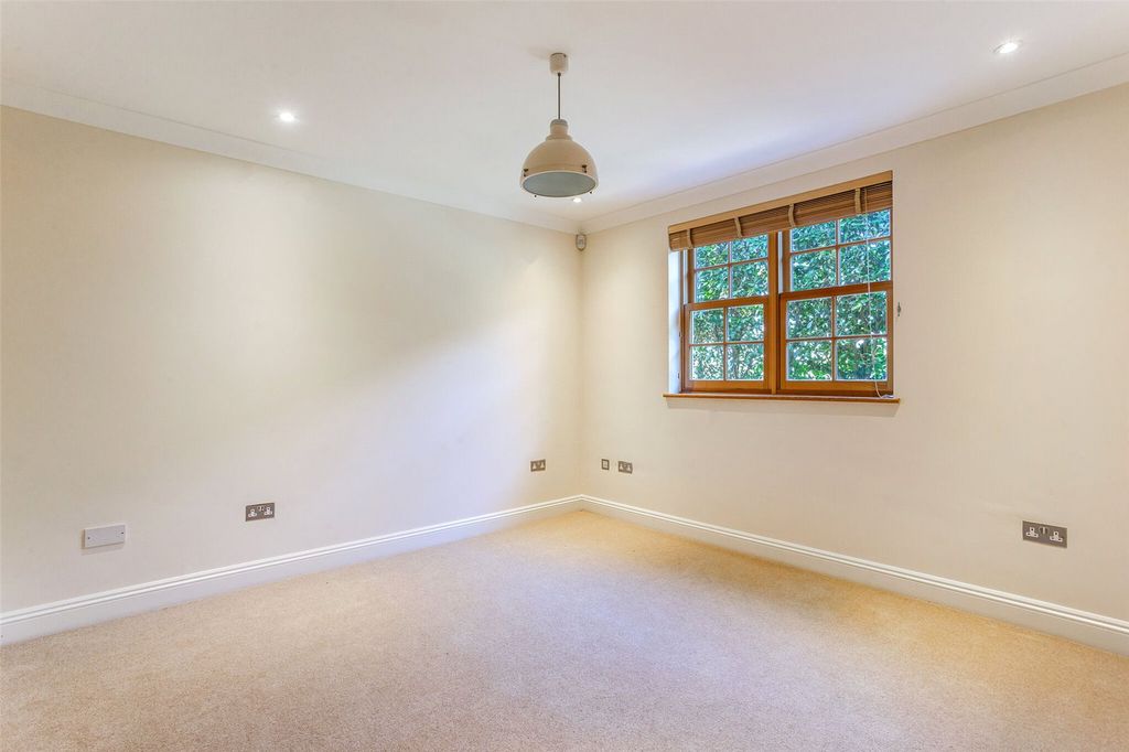 Additional image 19 of 5 bed detached house for saleNorthcroft Close, Egham TW20