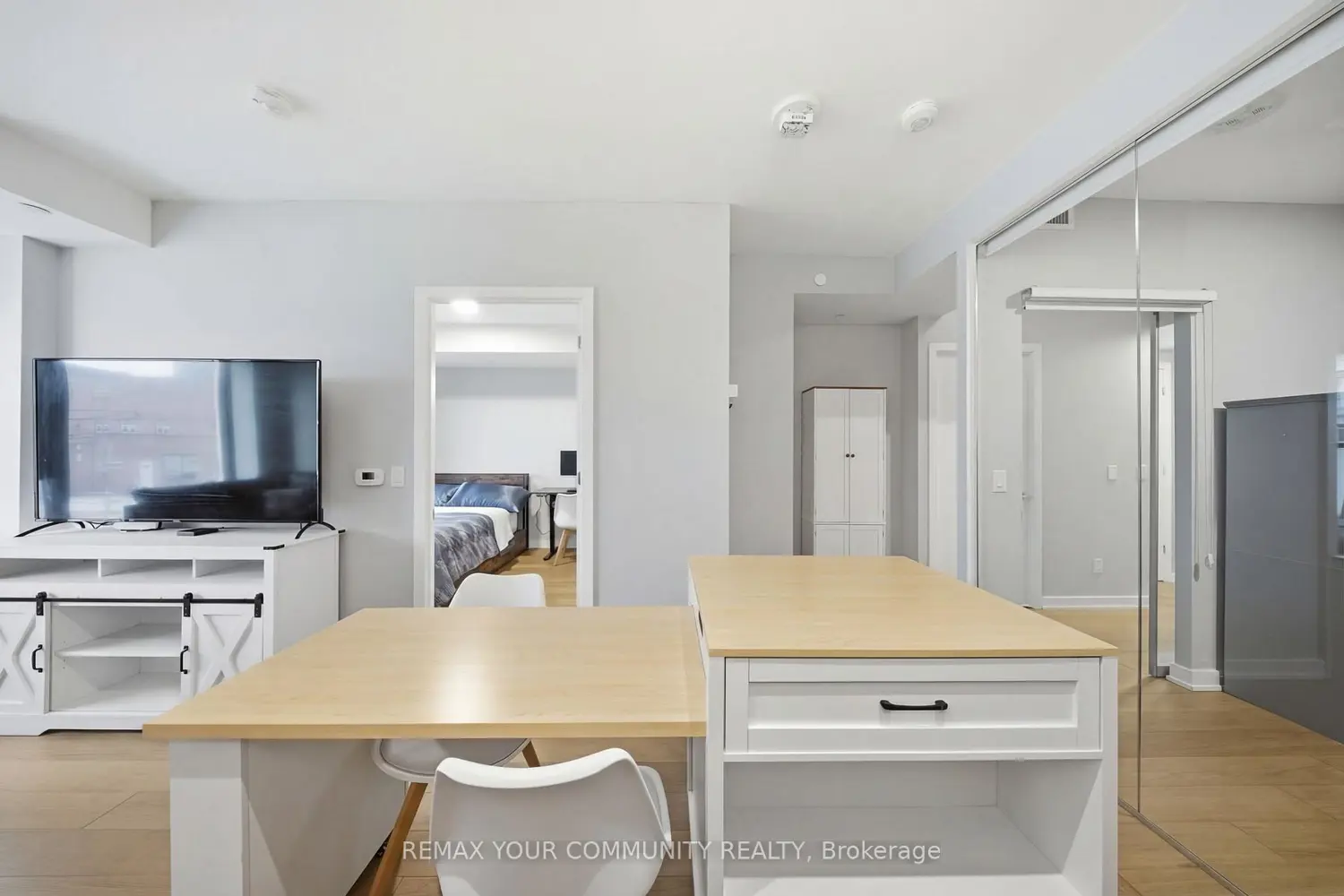 Additional image 7 of 840 St Clair Avenue 312