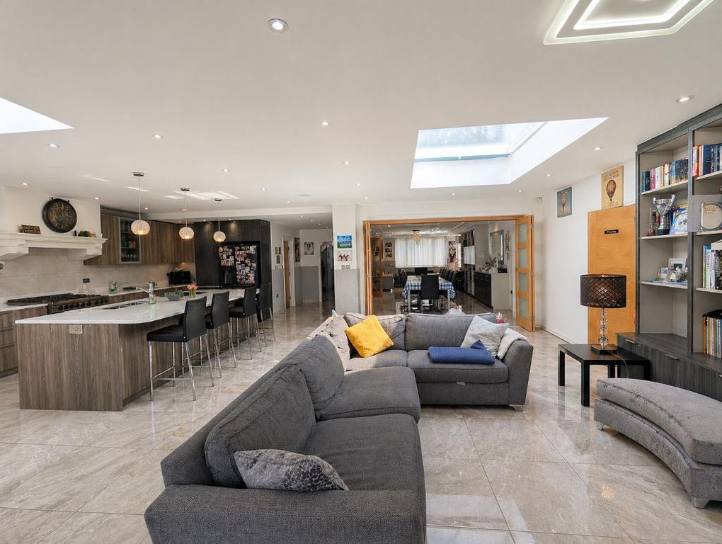 Additional image 6 of 7 bed detached house for saleEdgwarebury Lane, Edgware, London HA8