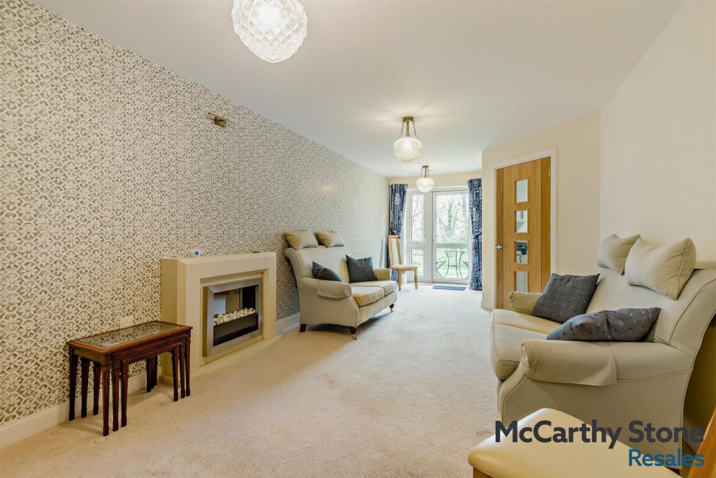 1 bed flat for saleShackleton Place, Bath Road, Devizes, Wiltshire SN10 photo 4