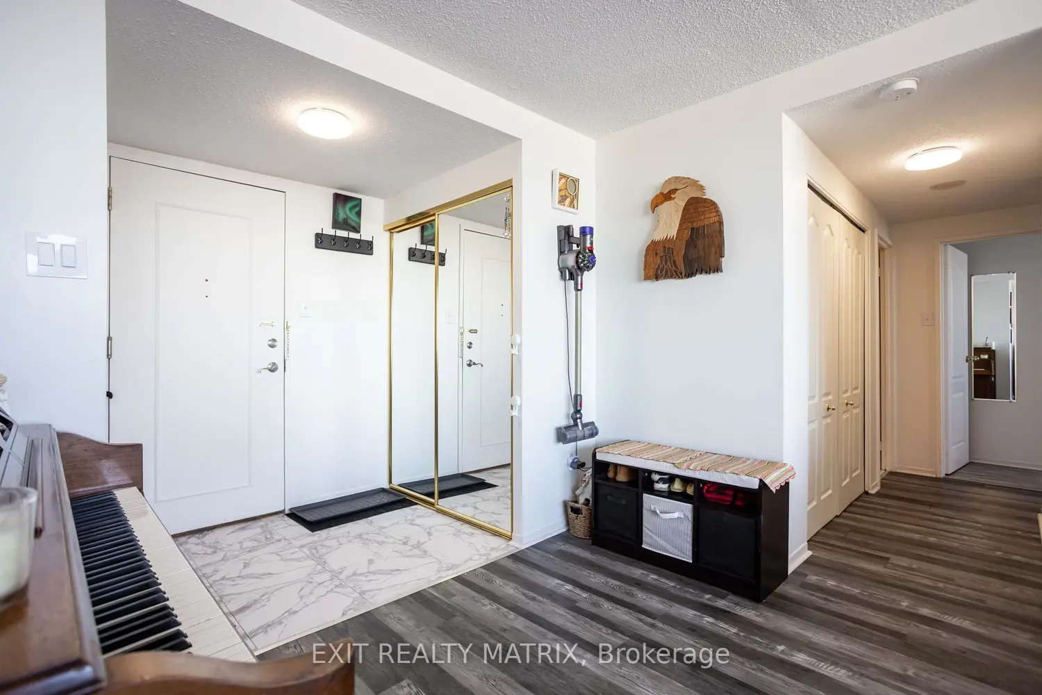2759 Carousel Crescent 1007 photo 3