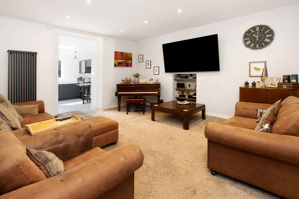 Additional image 3 of 3 bed flat for saleBarton Villas, Dawlish EX7