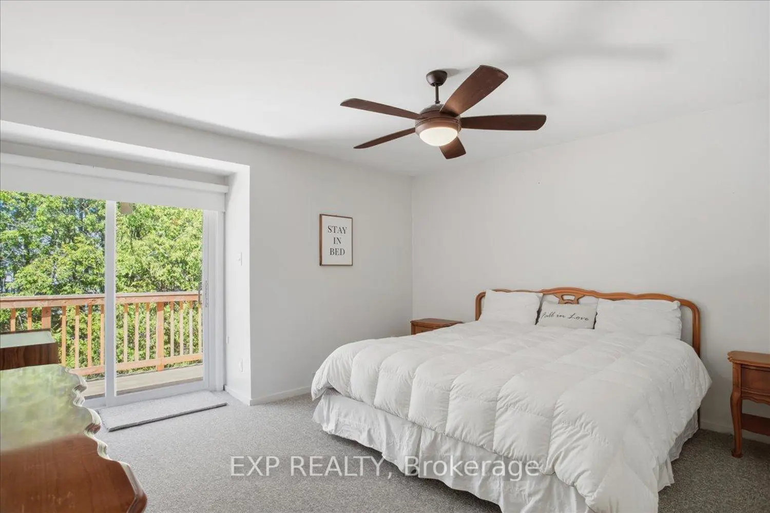 576 Oxbow Crescent 16 photo 2