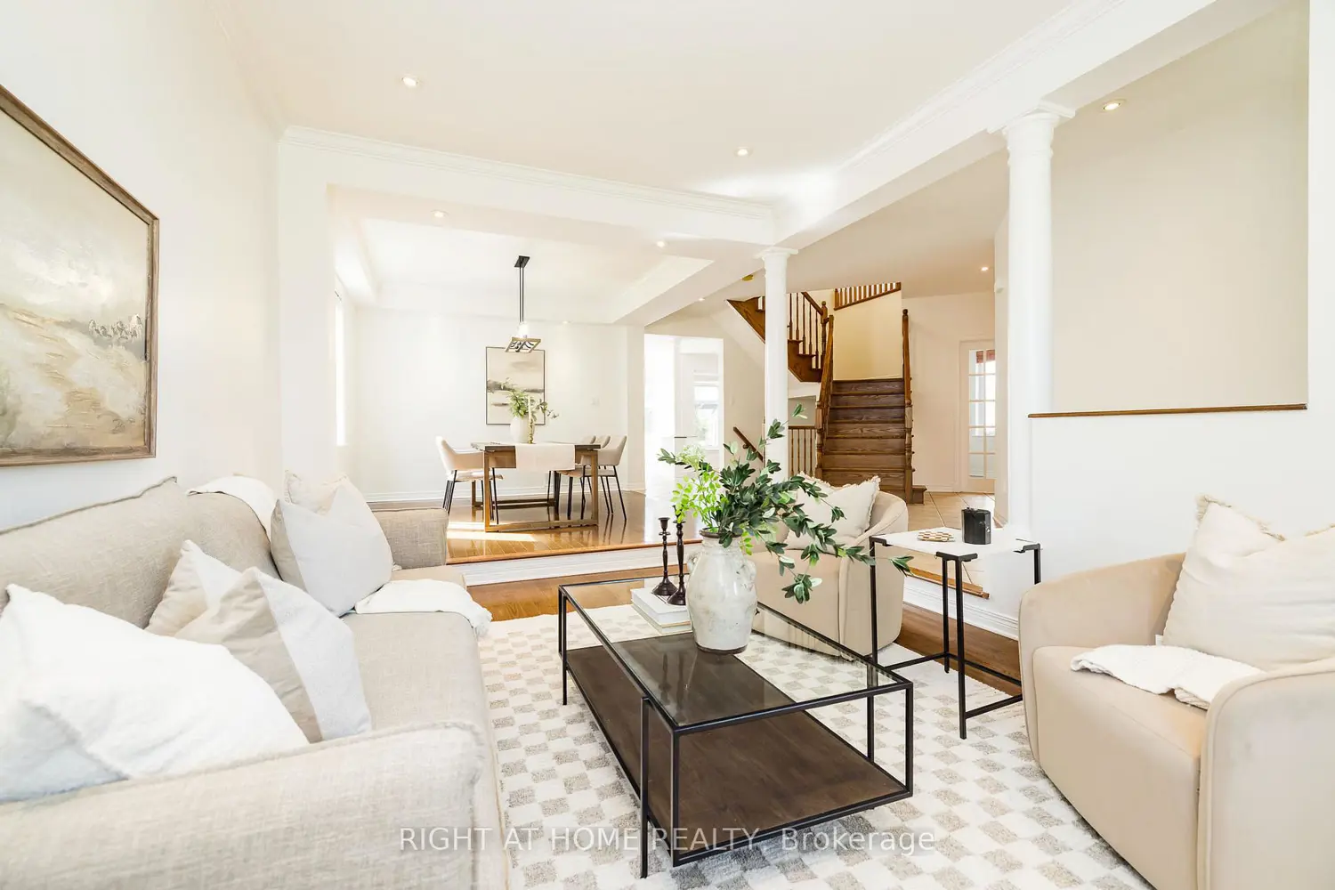 109 Coyote Crescent photo 2