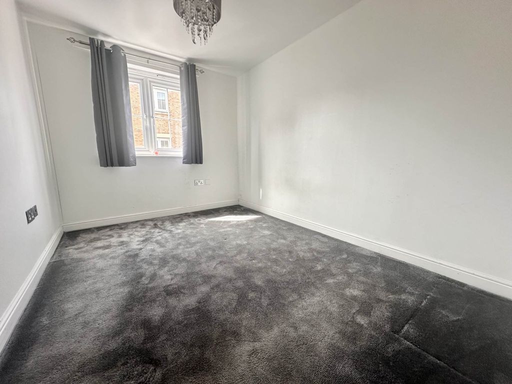 Additional image 6 of 2 bed flat for saleBramley Court, Luton Road, Dunstable LU5