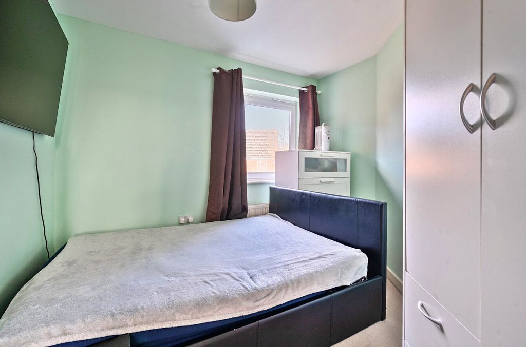 2 bed flat for saleFlax Mill Park, Devizes, Wiltshire SN10 photo 5