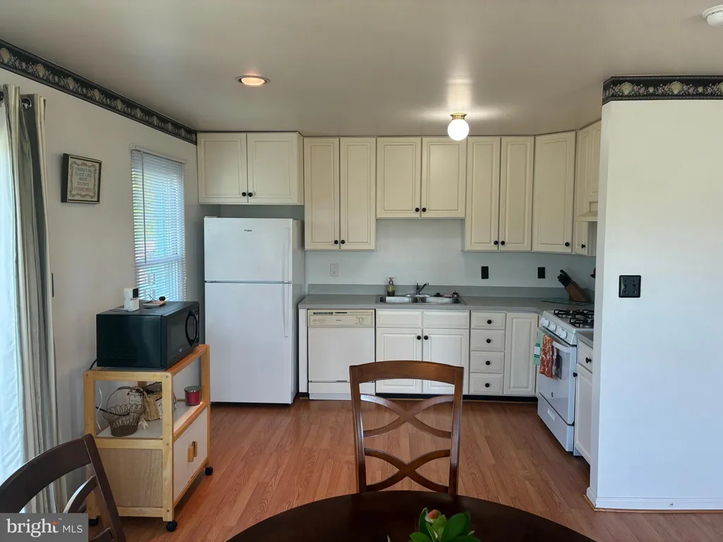 Additional image 4 of 566 Applewood Court, Upper Chichester, PA 19014