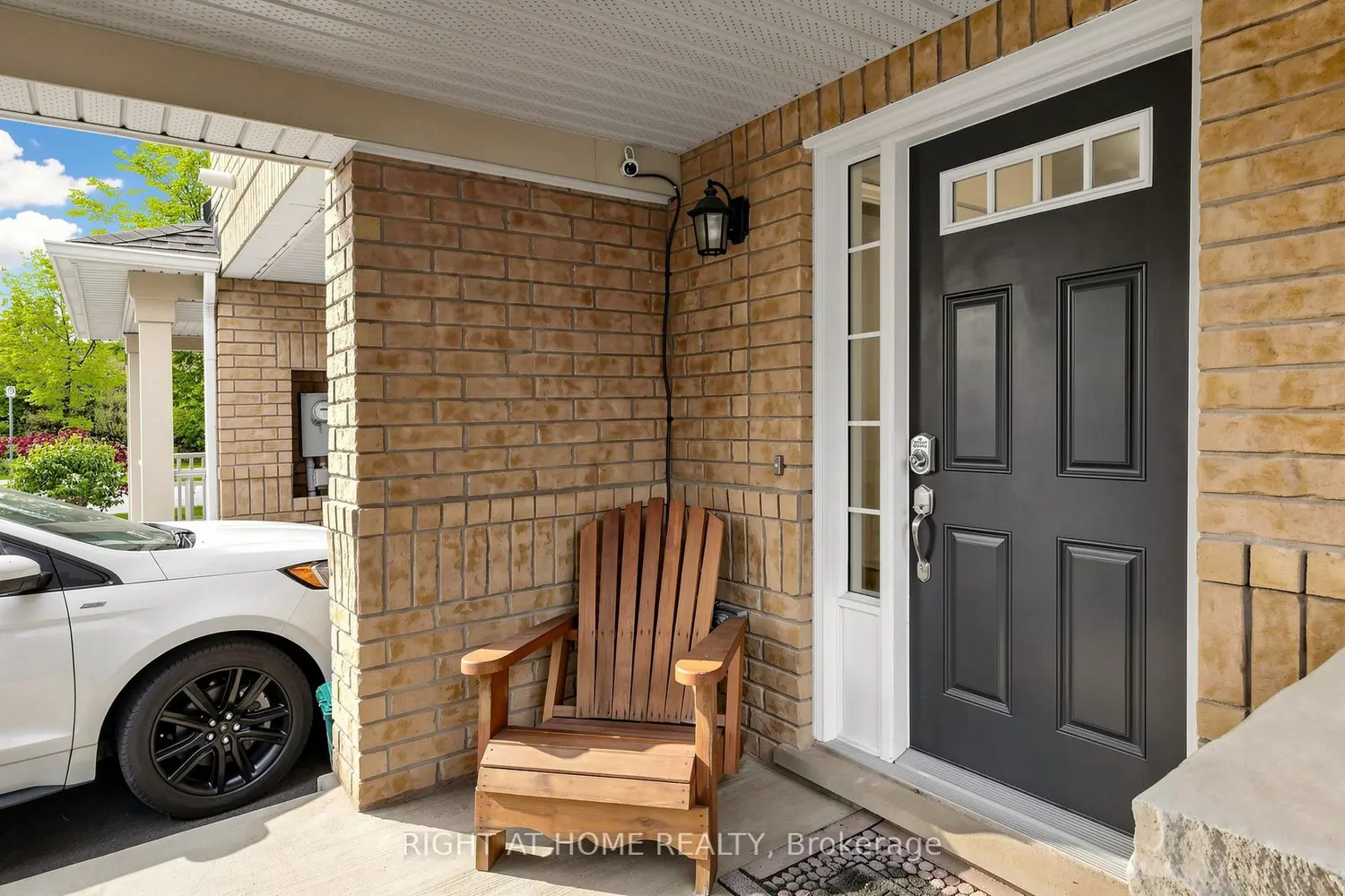 252 Wetenhall Landing photo 2