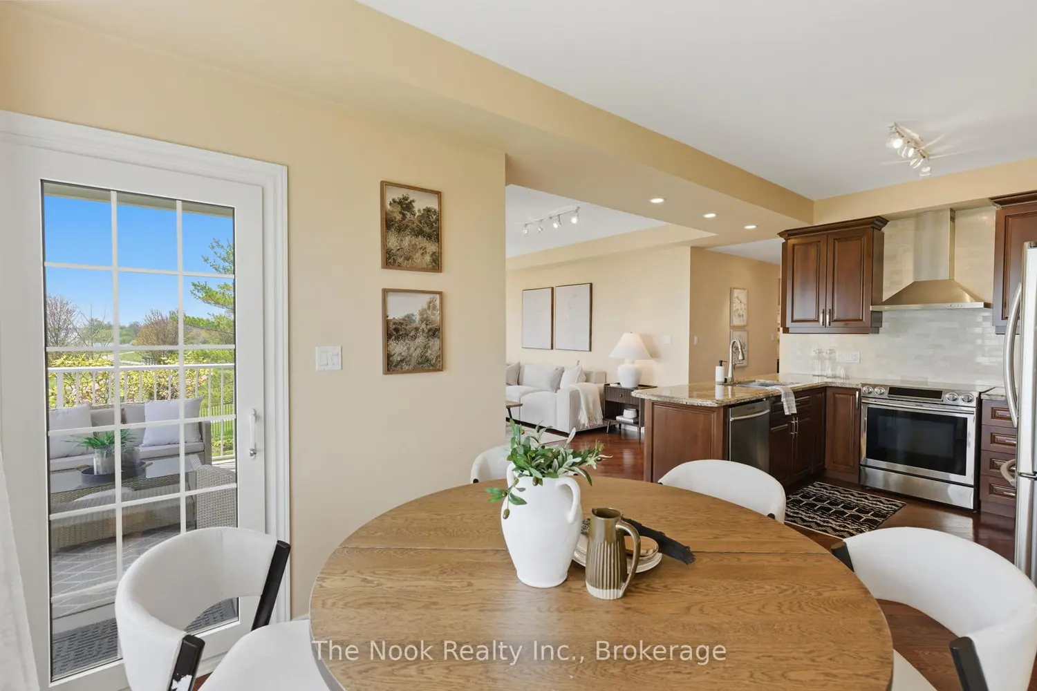 395 Lakebreeze Drive 201 photo 5