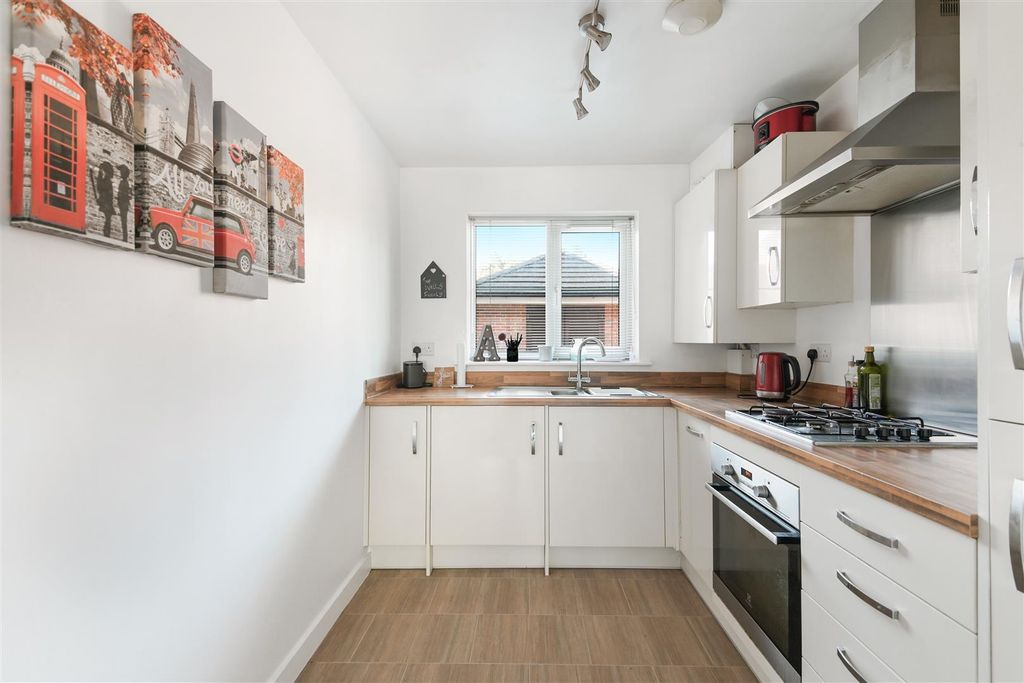 Additional image 5 of 2 bed flat for saleWinter Close, Epsom KT17