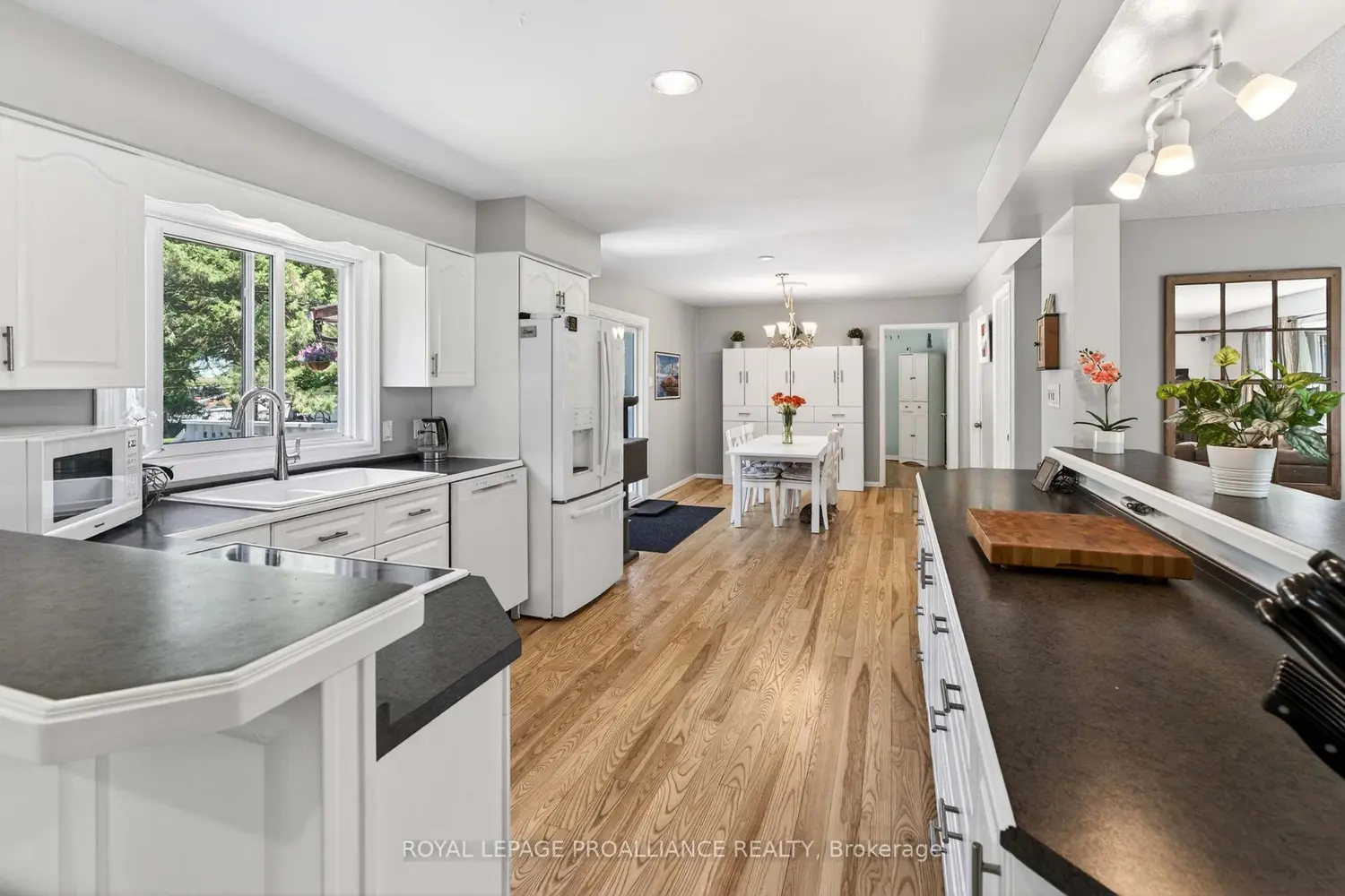 393 Stewart Boulevard photo 3