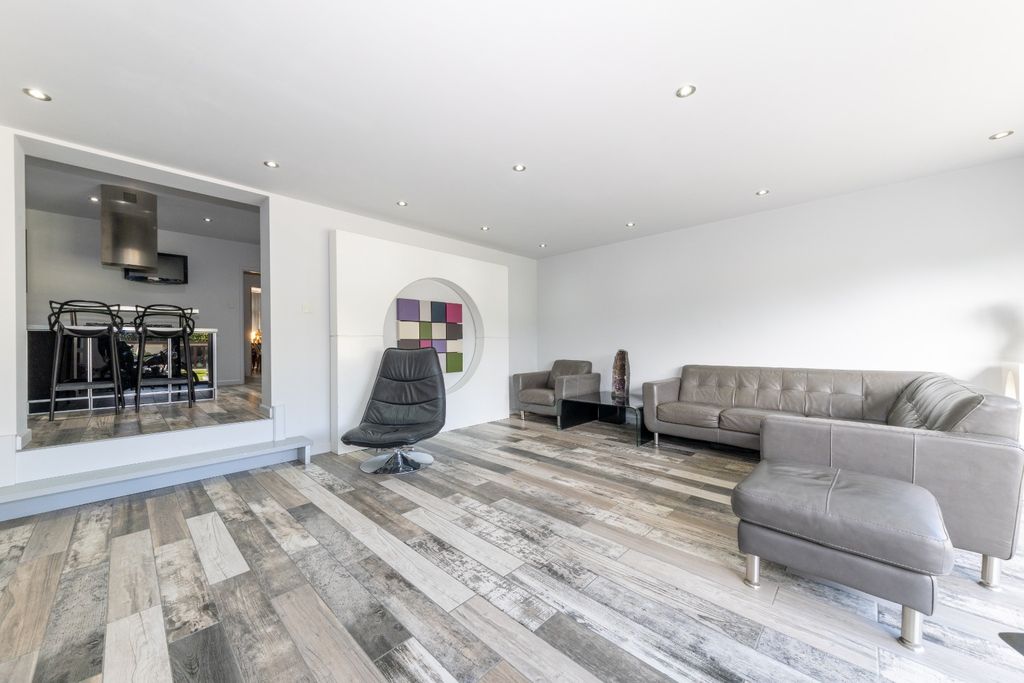 Additional image 2 of 3 bed semi-detached house for saleBullpond Lane, Dunstable LU6