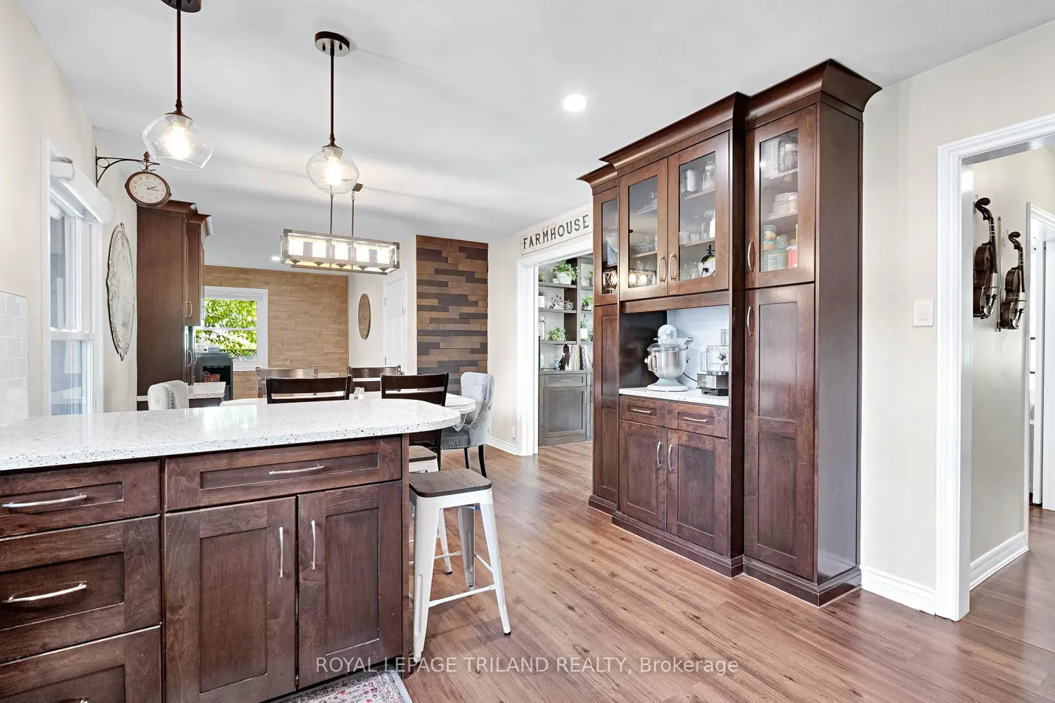 445 Ridout Street photo 4