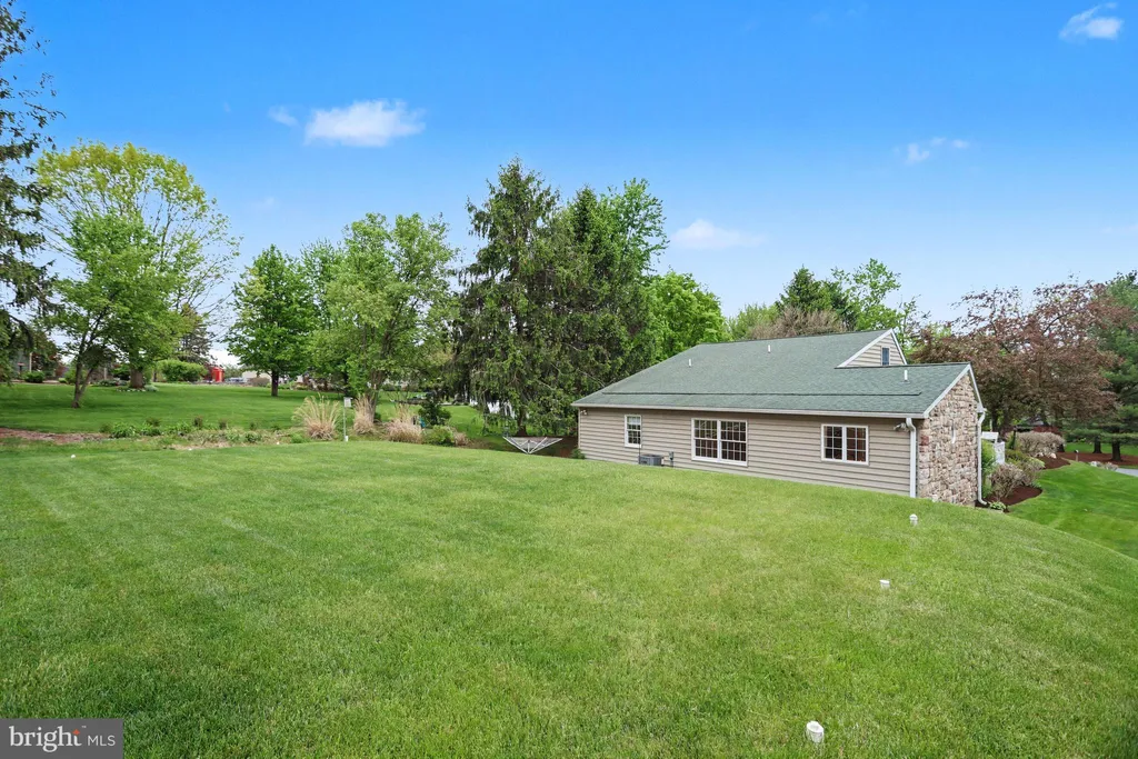51 Troy Drive, Lititz, PA 17543 photo 3
