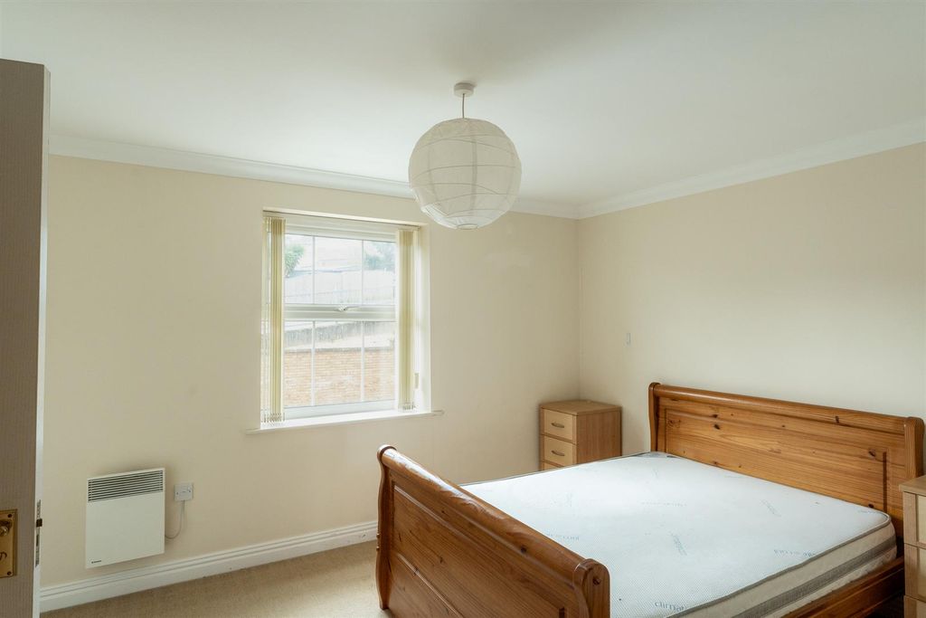 Additional image 9 of 3 bed flat for saleCowes, Isle Of Wight PO31
