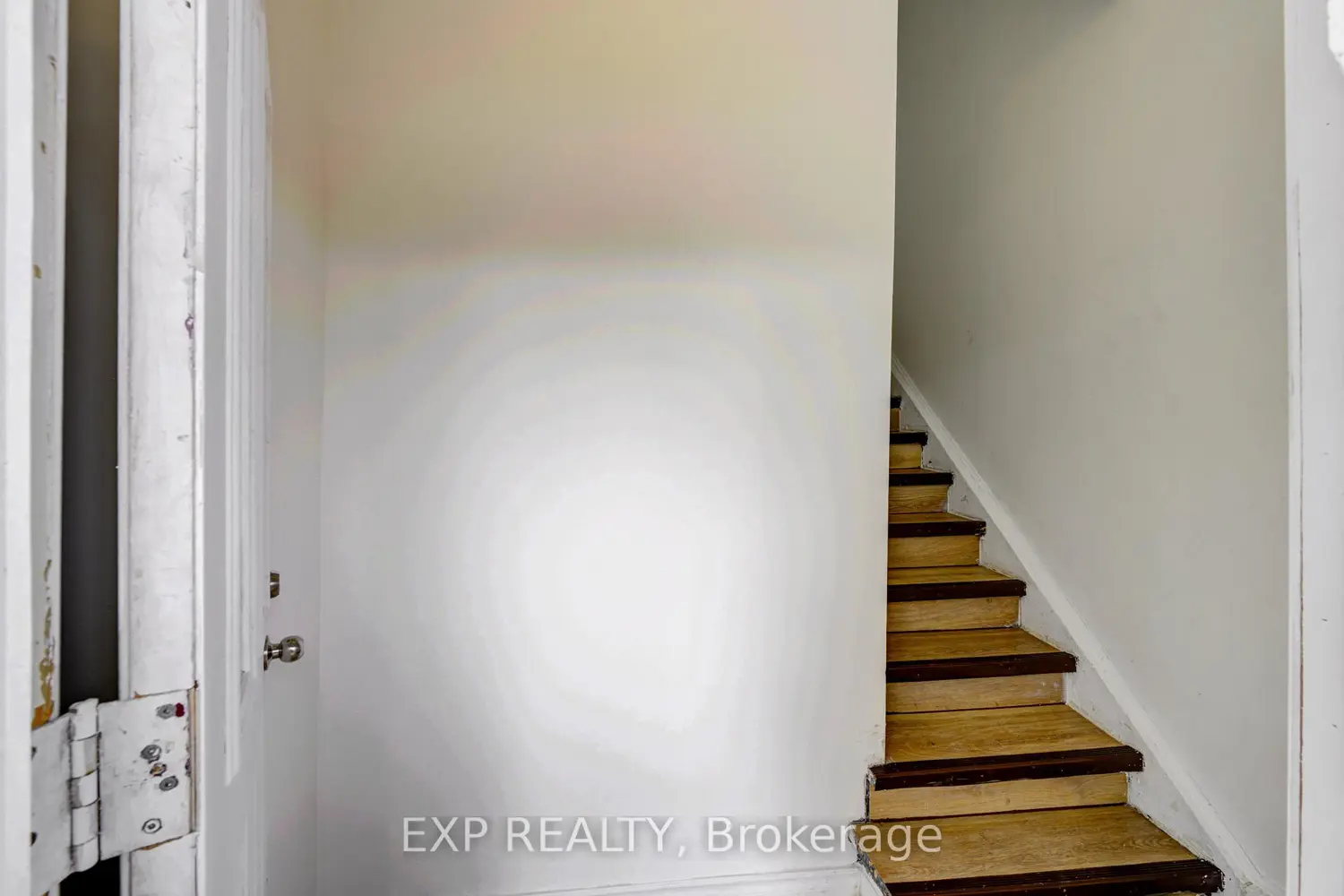 Additional image 2 of 524 Simcoe Street