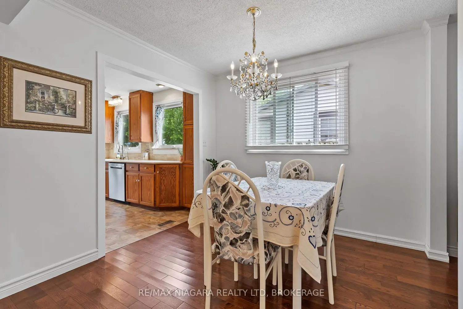 21 Allan Drive photo 4