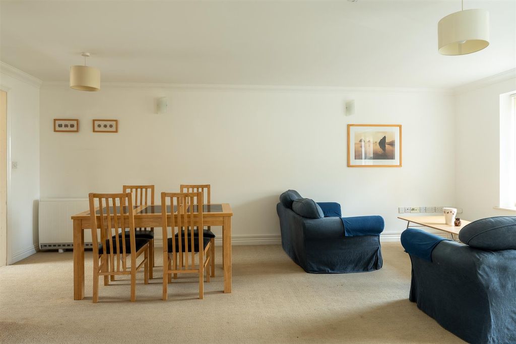 Additional image 2 of 3 bed flat for saleCowes, Isle Of Wight PO31