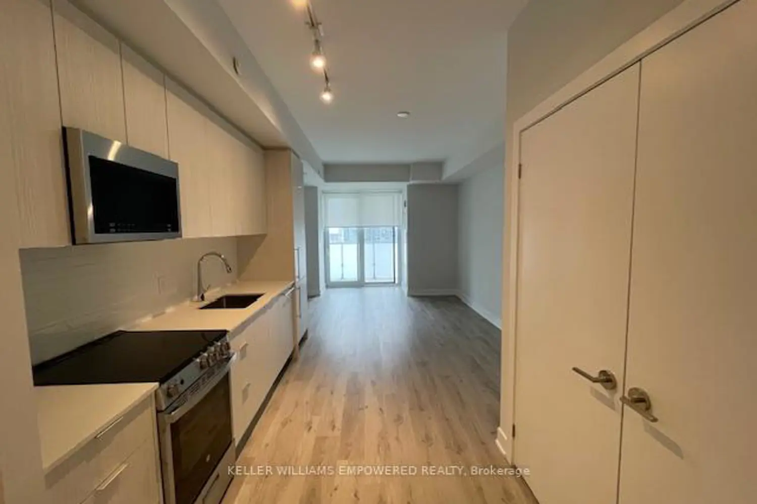 430 Square One Drive 1505 photo 4