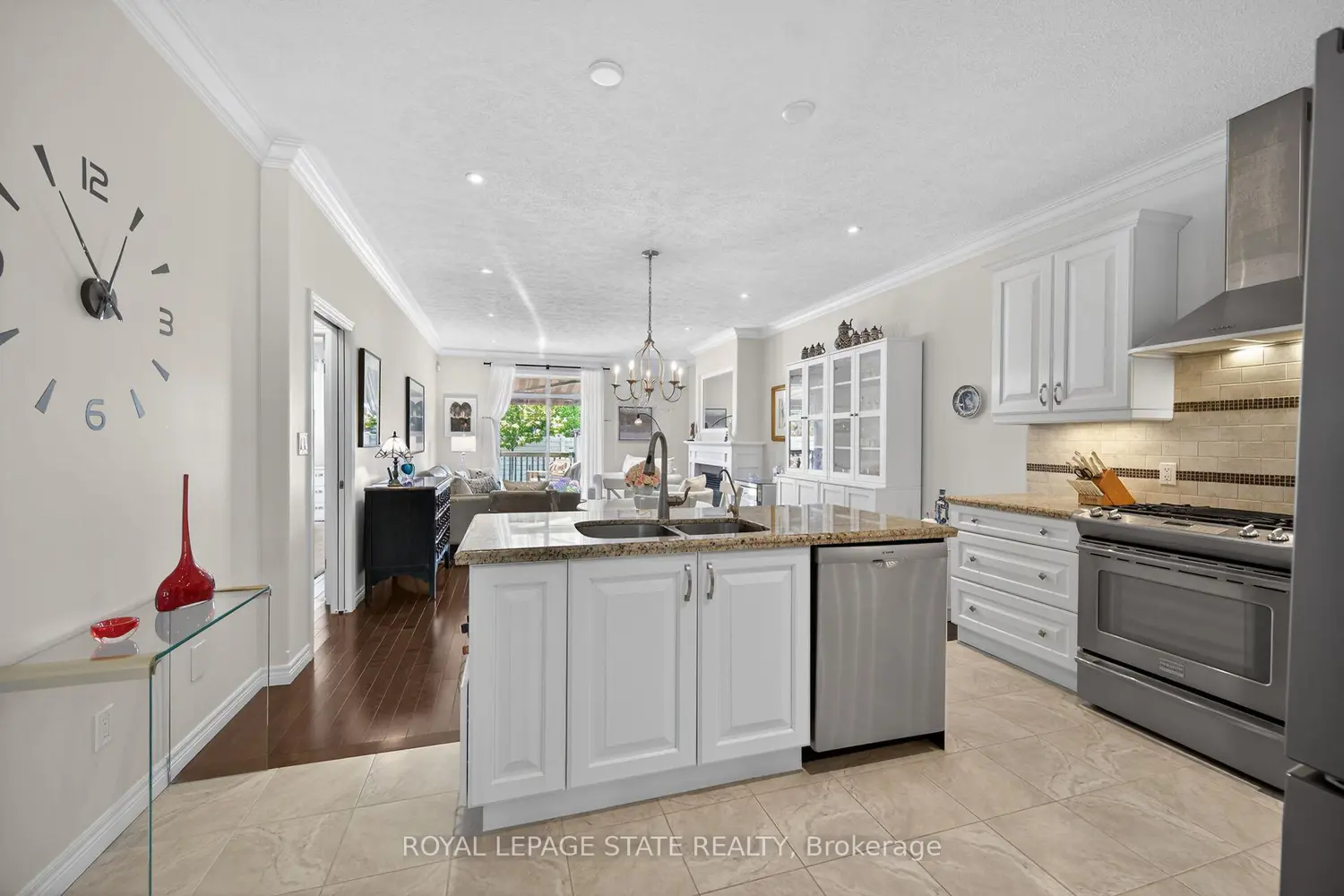 244 Dundas Street 3 photo 4
