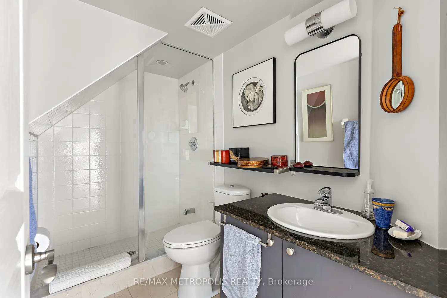 Additional image 3 of 437 Roncesvalles Avenue 438