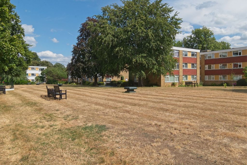 Additional image 20 of 3 bed flat for saleAvenue Road, Epsom KT18