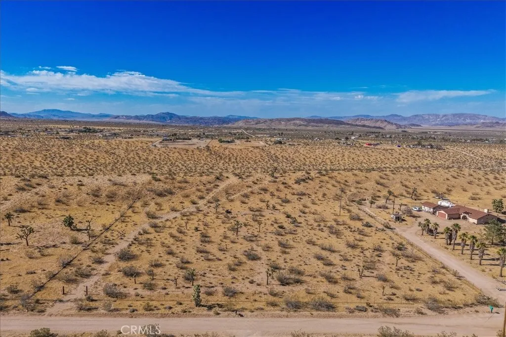 56666 Lowe Avenue, Yucca Valley, CA 92284 photo 2
