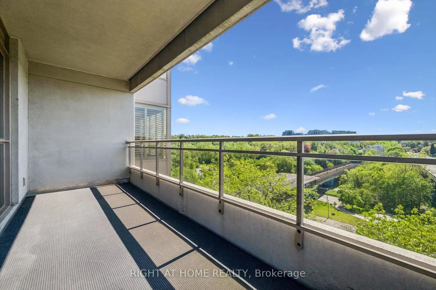 Additional image 15 of 2662 Bloor Street 512