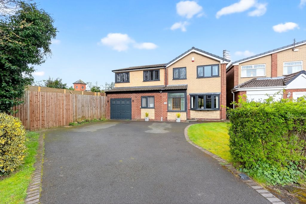 4 bed detached house for saleHarold Avenue, Dukinfield SK16
