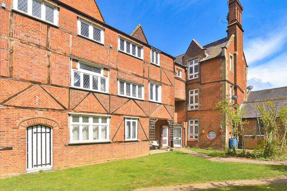 1 bed flat for saleBuckingham Court, Dunmow CM6