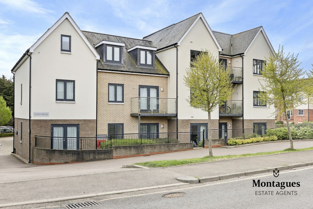 2 bed flat for saleCentre Drive, Epping CM16