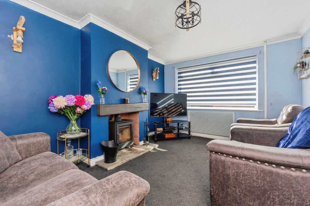 3 bed detached house for saleTrinity Close, Dukinfield SK16 photo 4
