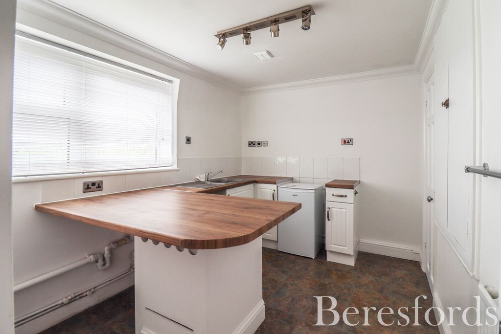 2 bed maisonette for saleUpper Mill Field, Dunmow CM6 photo 5
