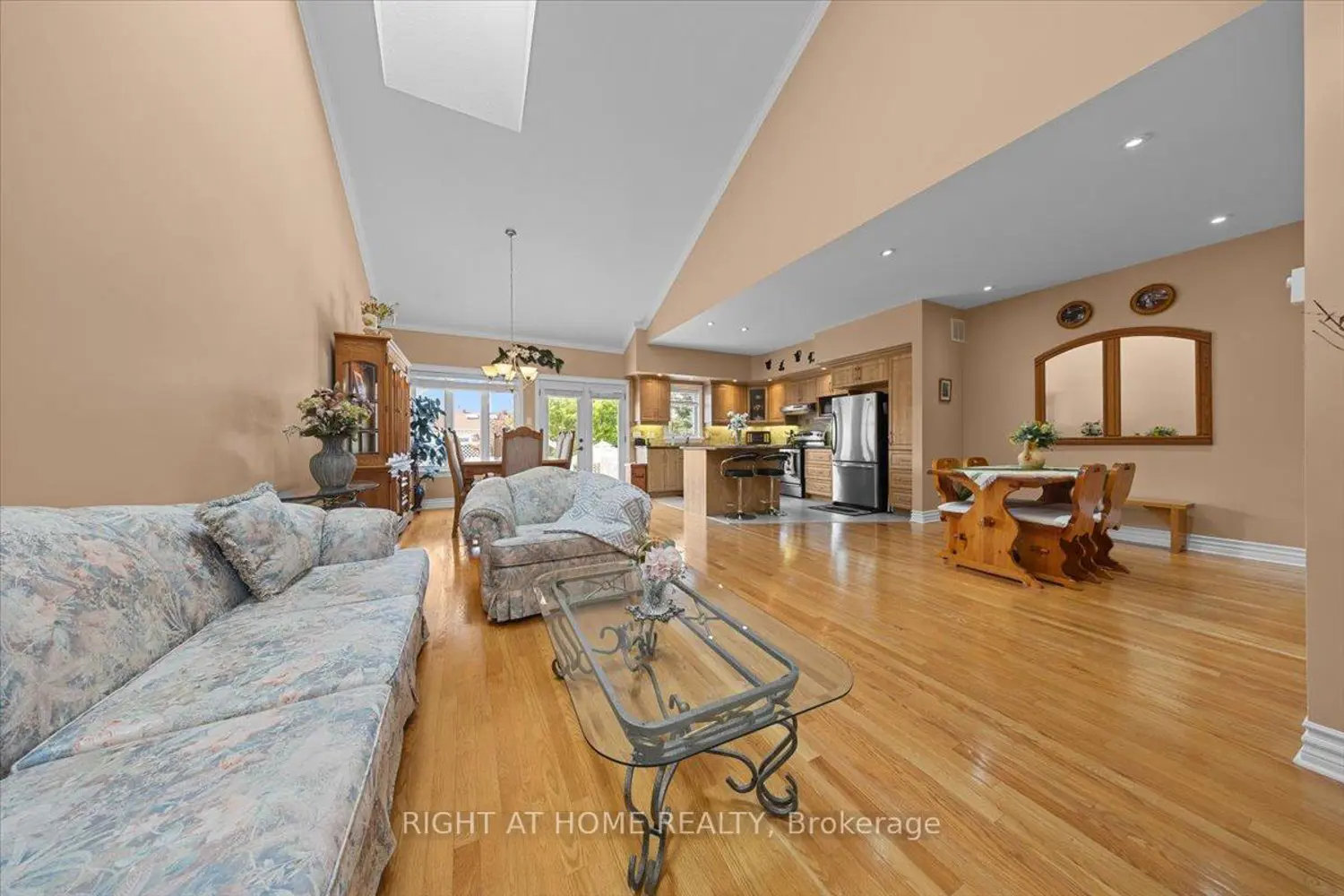 55 Callaway Court photo 3