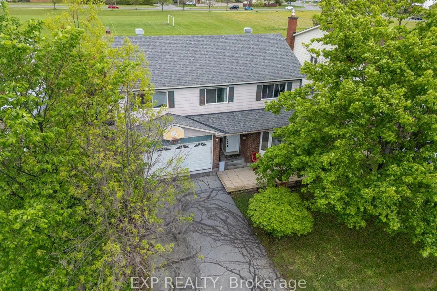 6383 Larmond Avenue photo 2