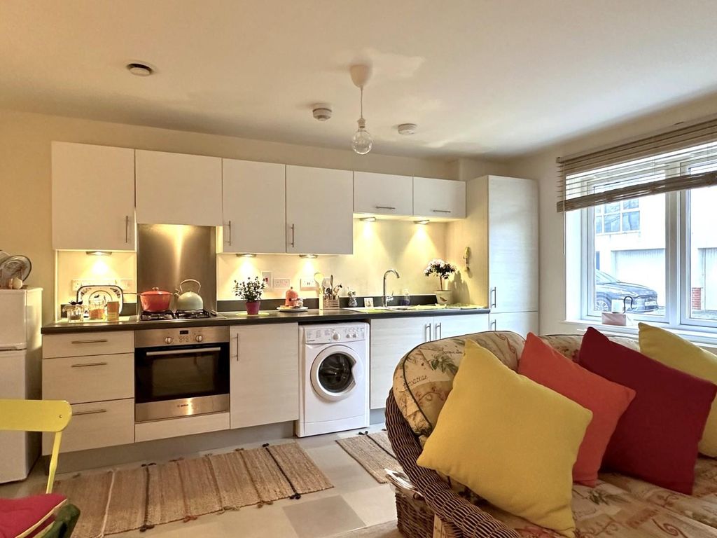 Additional image 2 of 2 bed flat for saleWain Close, Penarth CF64
