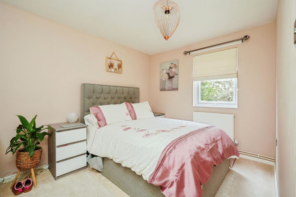 2 bed flat for saleKibble Close, Didcot OX11 photo 4