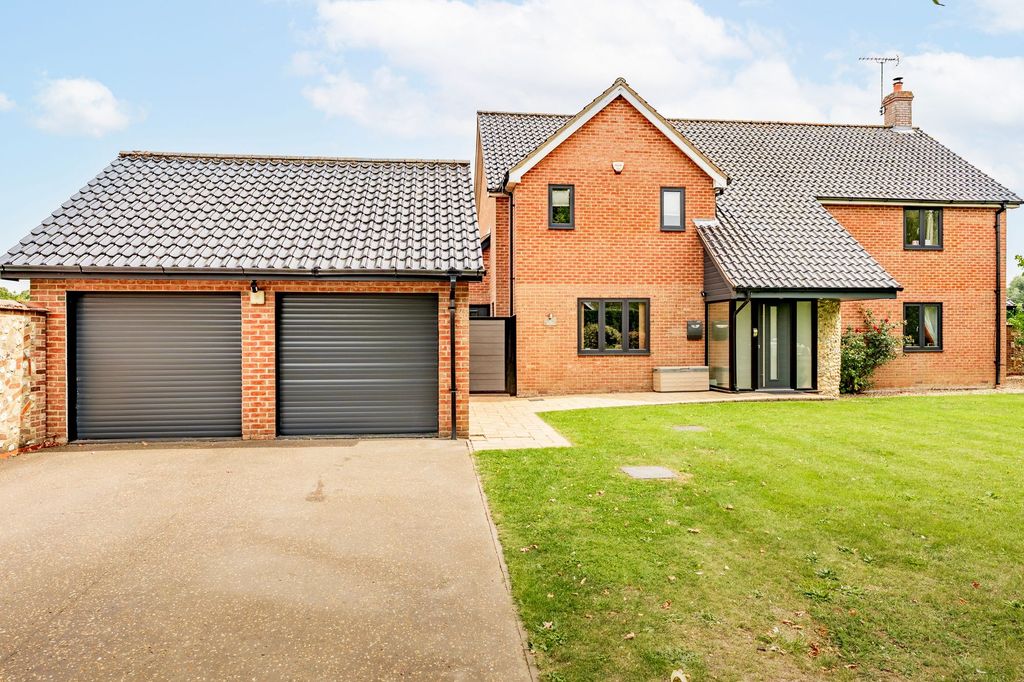 4 bed detached house for salePipers Gardens, Diss IP22