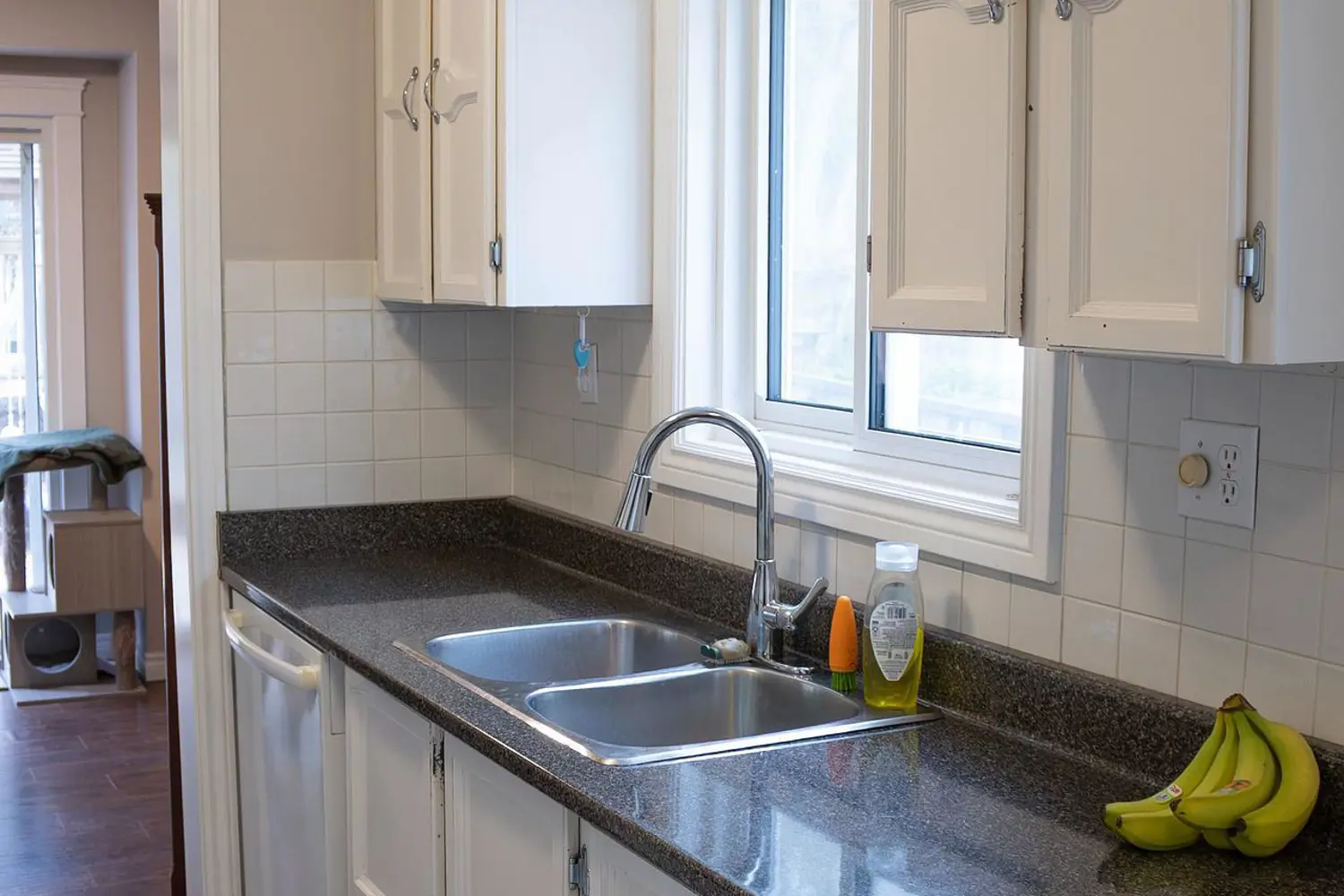 683 Grandview Drive photo 4