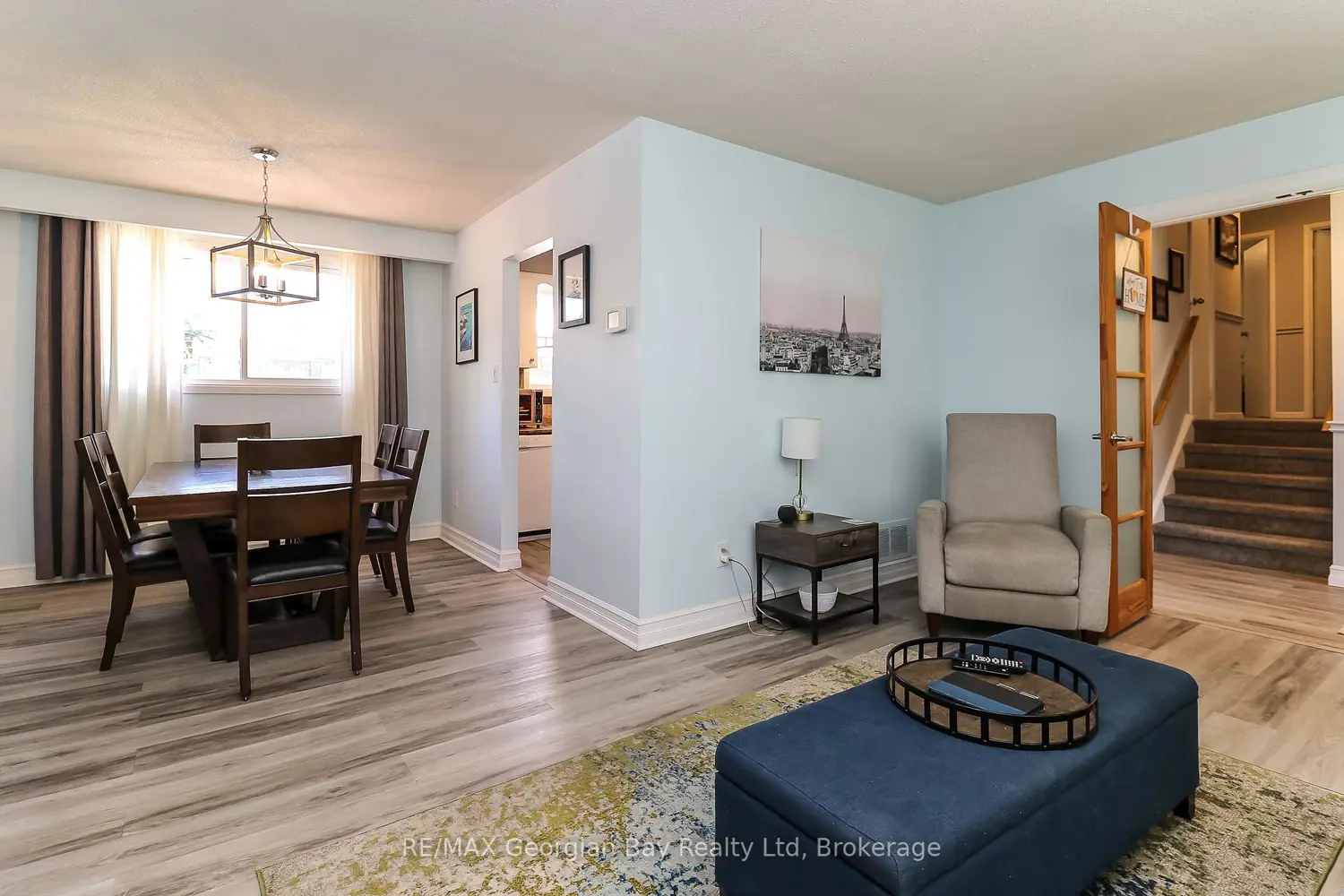 1007 Glen Mhor Crescent photo 3