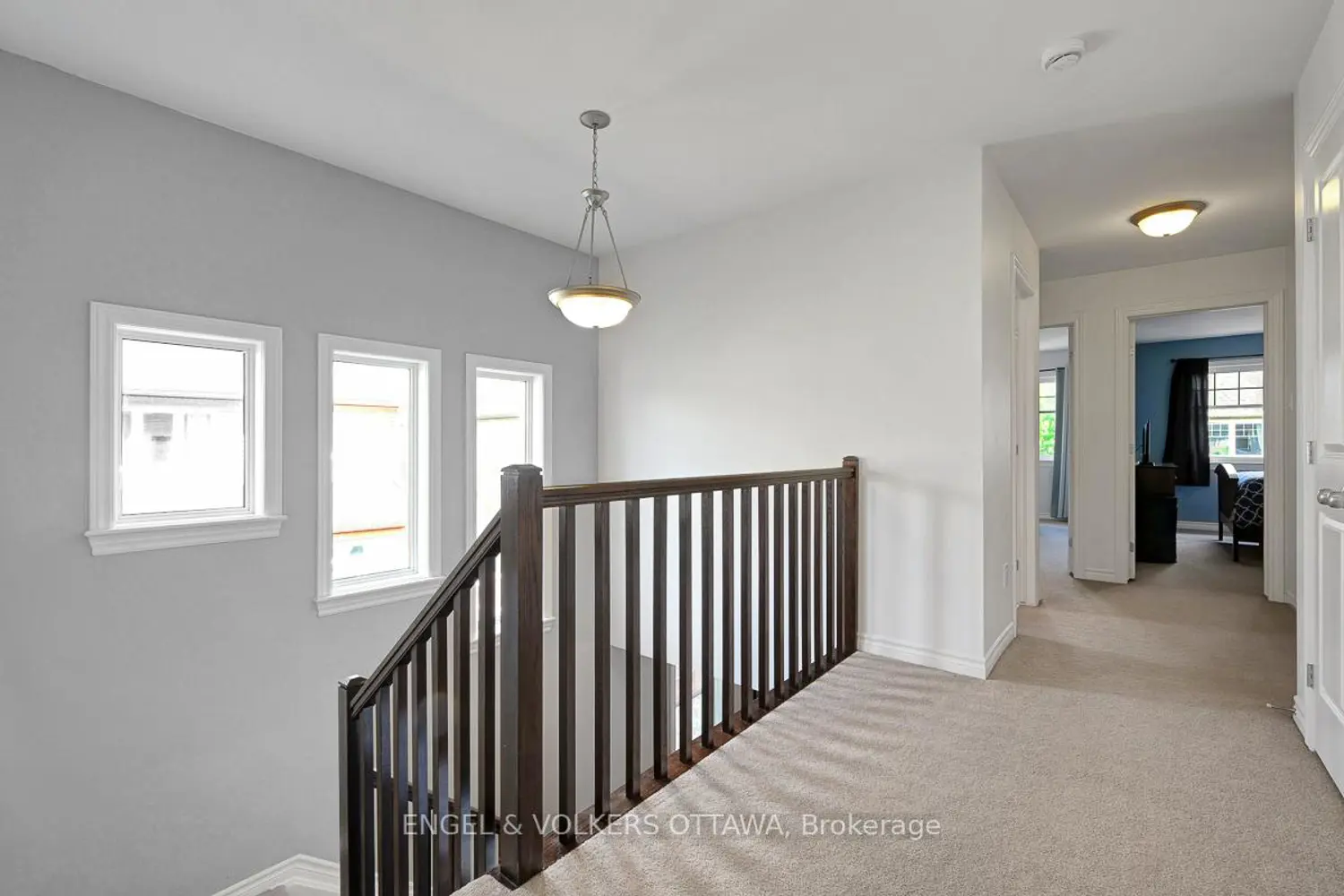 701 Hazelnut Crescent photo 4