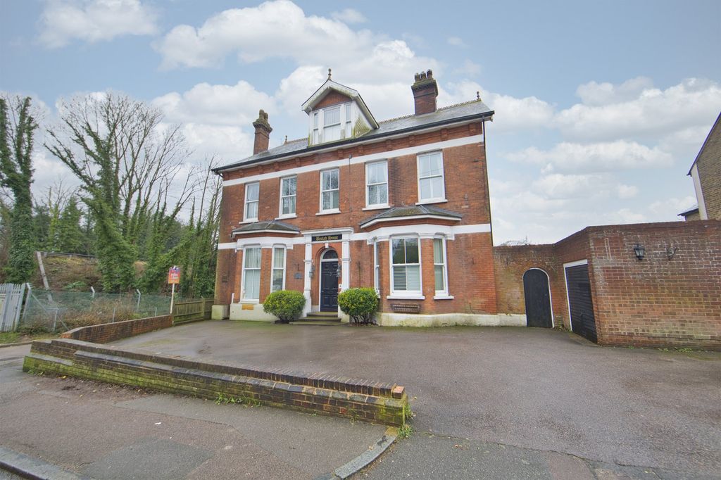 3 bed flat for saleCrabble Hill, Dover, Kent CT17 photo 3
