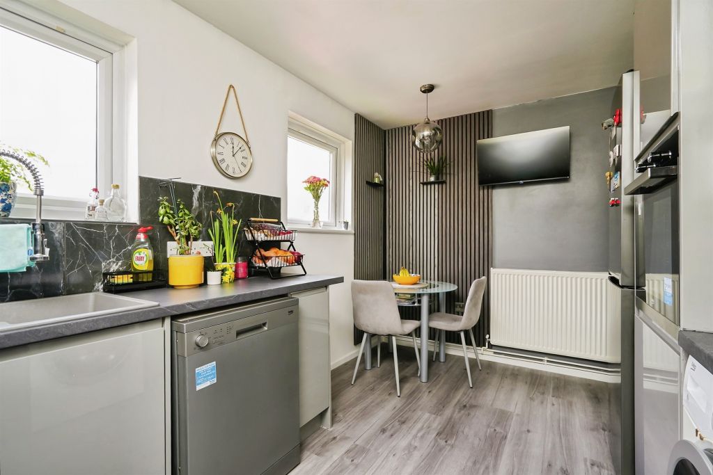 2 bed flat for saleKibble Close, Didcot OX11 photo 5