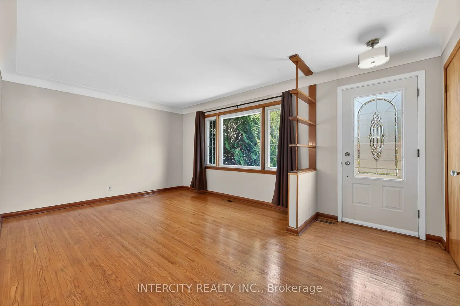 Additional image 3 of 8735 Howe Crescent